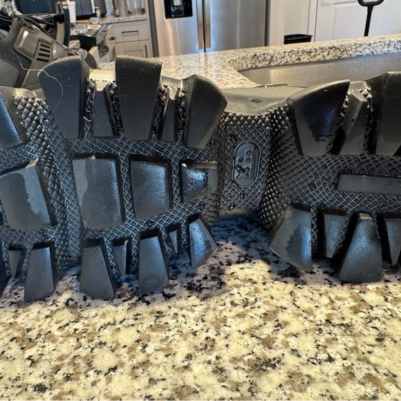 9.5 Black PRADA CLOUDBUST TECHNICAL SNEAKERS
100% Authentic - Picture 2 of 16